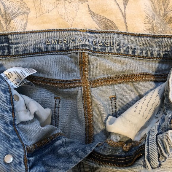 Womens size 2 American Eagle Jeans - Picture 4 of 8